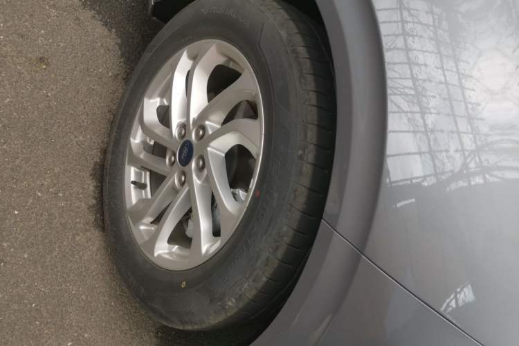 Used Ford Mondeo 2023 EcoBoost 180 Comfort Model Right Front Wheel Hub