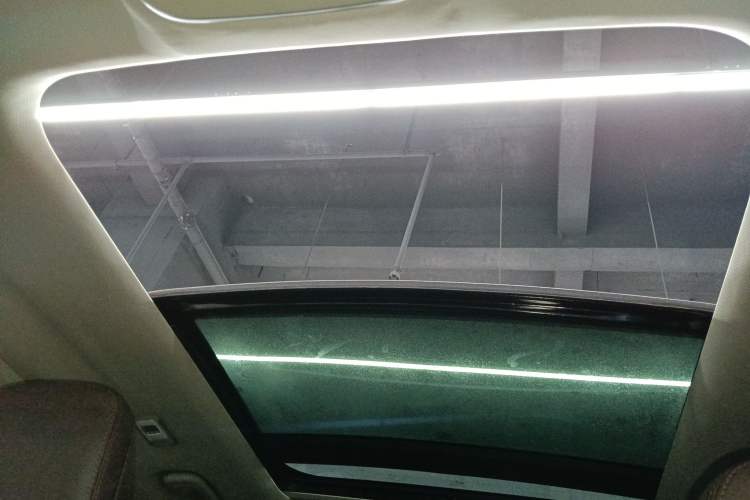 Used Geely Auto Emgrand X7 Sport 2016 1.8TD Automatic ZhiZun Version Headliner