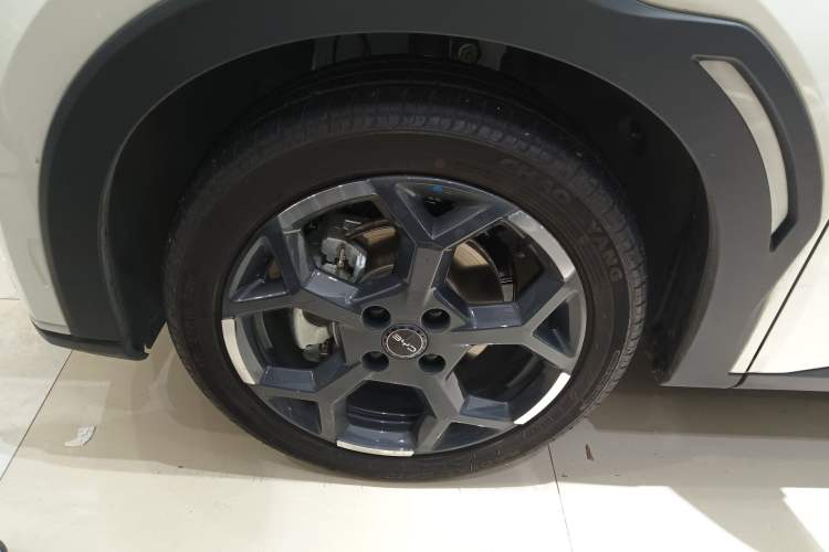 Used BYD Seagull 2025 405 km Flying Edition Left Front Wheel Hub