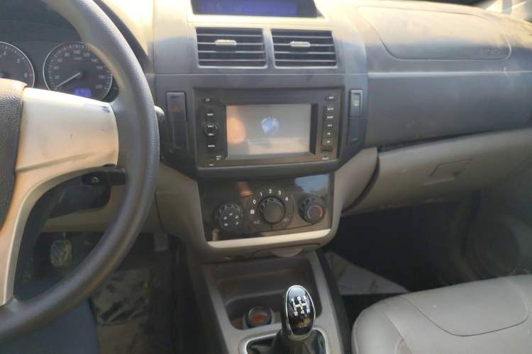 Used BAIC Weiwang M20 2014 1.5L Ultra-Luxury BJ415B Audio And AC Panel