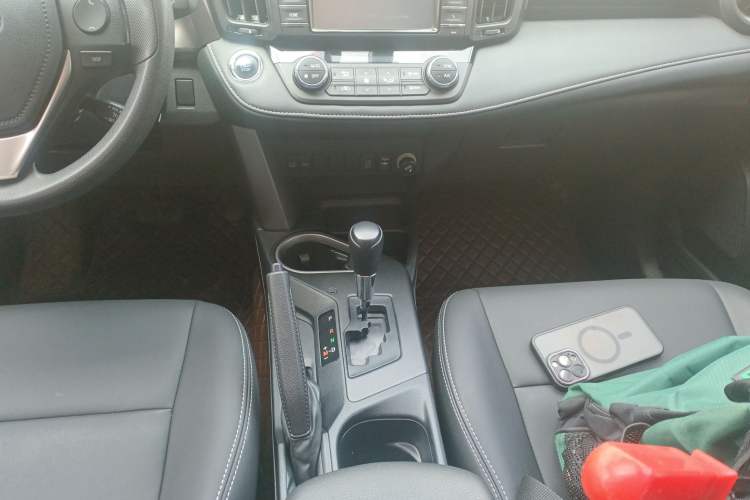 Used Toyota RAV4 2016 2.0L CVT Two-Wheel Drive Fashion Edition China V Standard
