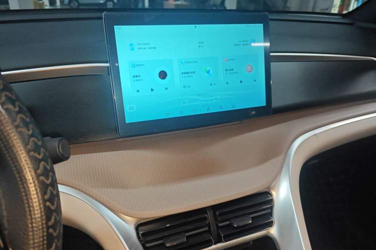 Used BYD Song Pro New Energy 2024 HONOR Edition DM-i 71KM Navigation Model
