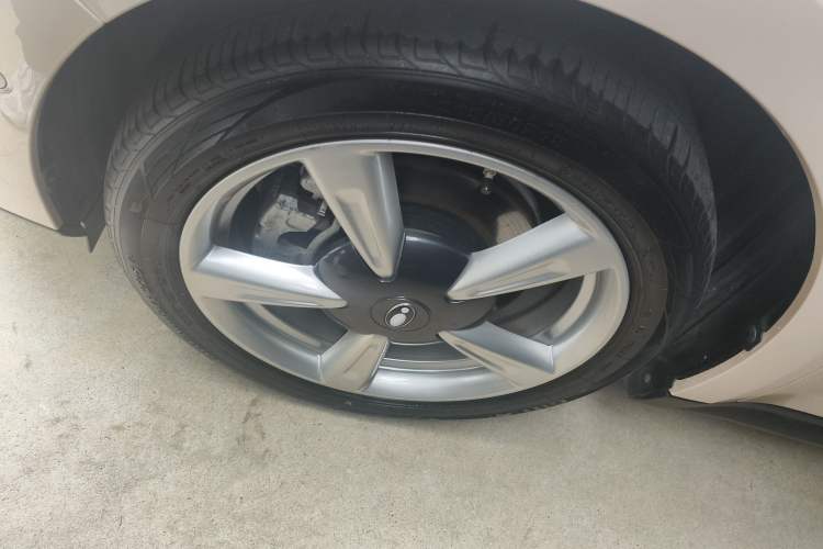 Used ORA Good Cat 2021 400km Standard Range Athena Edition Lithium-Ion Battery Left Front Wheel Hub