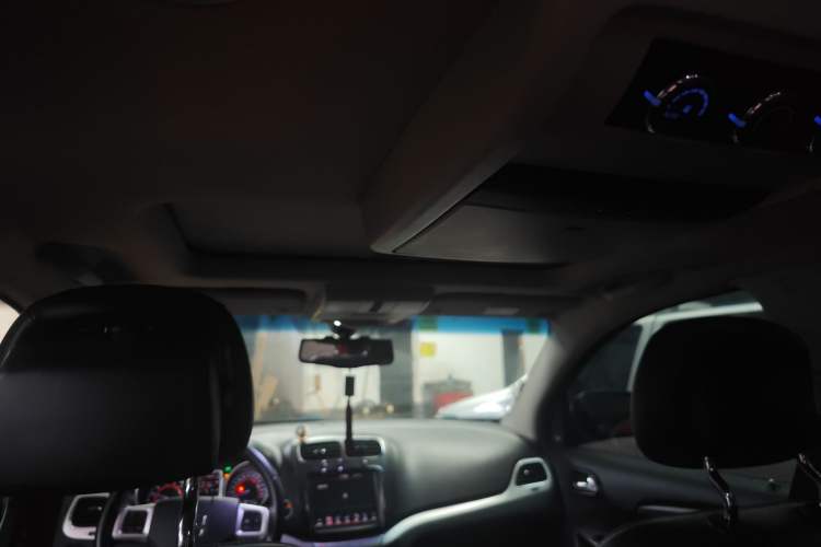 Used Dodge Journey 2013 2.4L Two-Wheel Drive Luxury Version