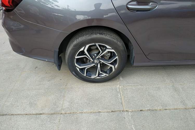 Used MG 5 2022 180 DVVT CVT Youth Luxury Edition
