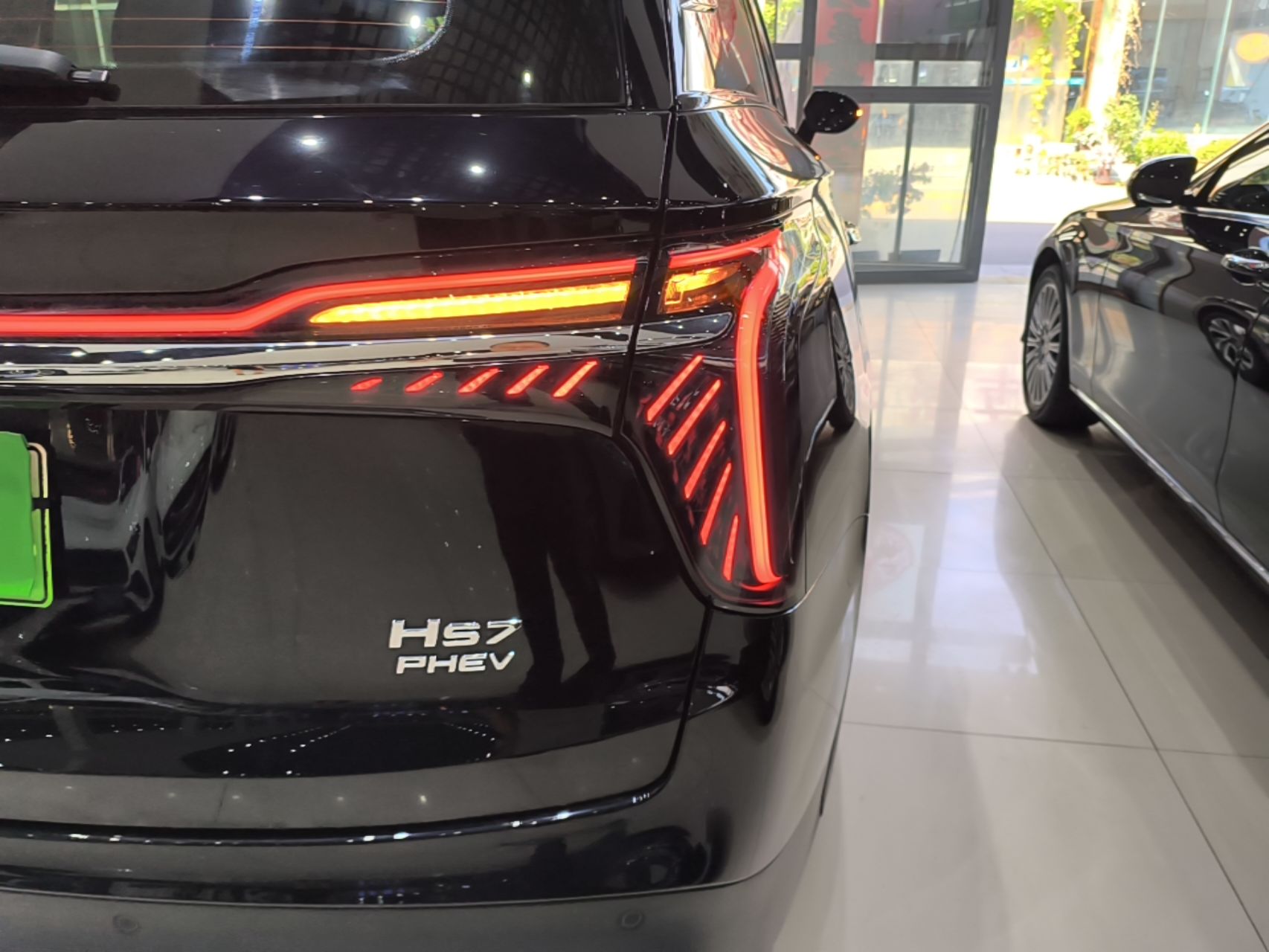 Hongqi HS7 PHEV 2024 2.0T PHEV Two-Wheel Drive Flagship Edition 6 Seats — снимка 9