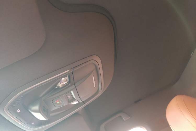 Used ORA Lightning Cat 2022 555 km Luxury Edition
