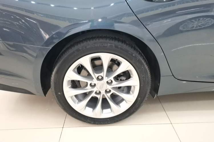 Used Cadillac CT5 2021 Revised 28T Luxury Version Right Rear Wheel Hub