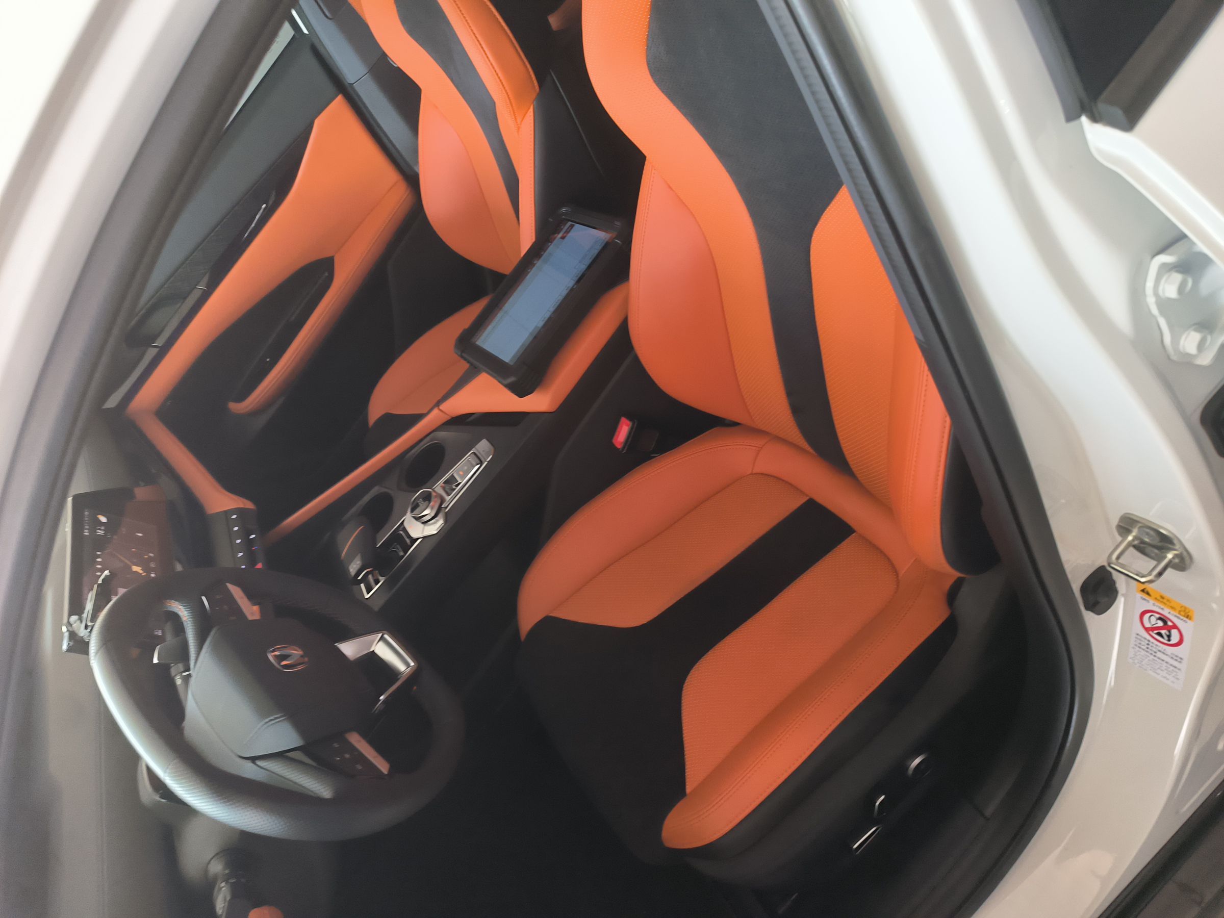 Переднее сиденье в автомобиле