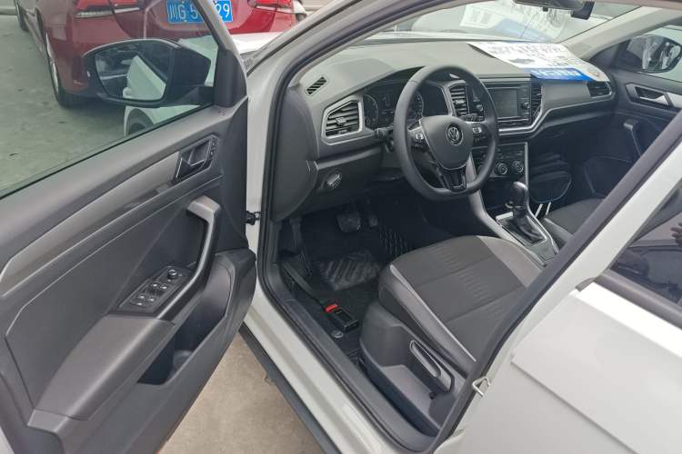 Used Volkswagen T-ROC 2019 230TSI DSG Two-Wheel-Drive Advanced Version China VI Standard
