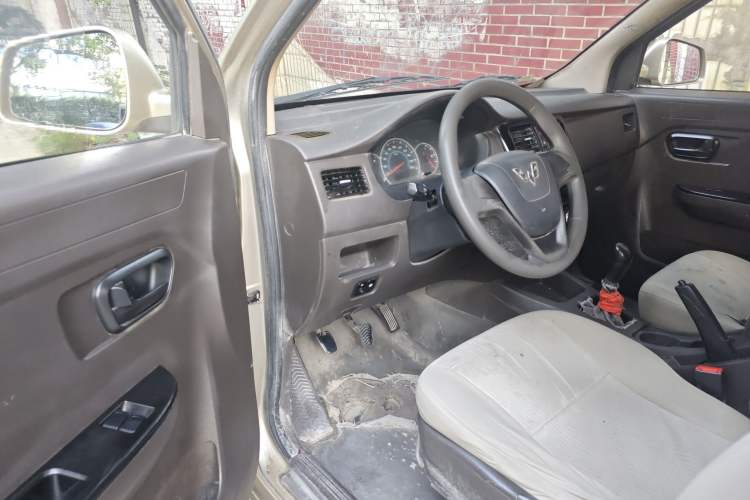 Used Wuling Rongguang V 2015 1.2L Standard Version
