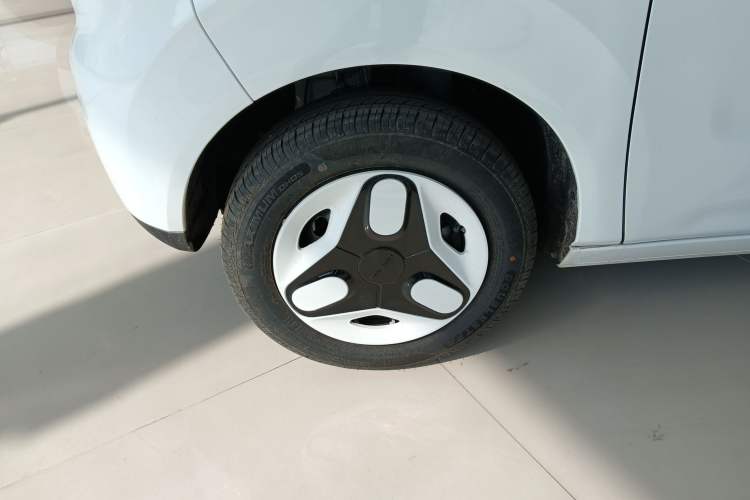 Used Geely Galaxy Panda 2025 210 km – Yuanqi Bear Left Front Wheel Hub