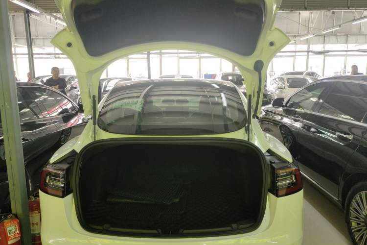 Used Tesla Model 3 2019 Long-Range Rear-Wheel-Drive Version Trunk