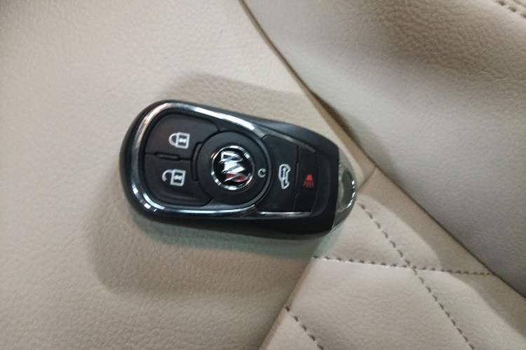 Used Buick GL8 2023 Facelifted Land Cruiser Executive Luxury Version