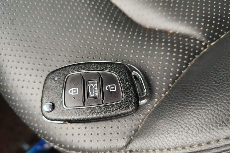 Used Hyundai Elantra (6th Generation / Lingdong) 2016 1.6L Manual ZhiXuan · Dynamic Model
