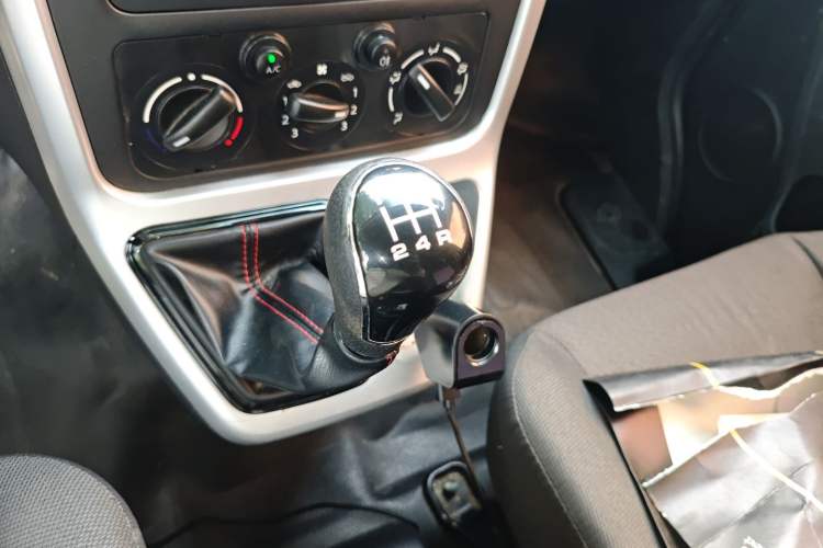 Used CHANGAN KAICHENG Ruixing M70 2019 1.5L Comfort Edition 6-Seater China VI Standard Flat-Top Dual-Swing Doors DAM15KL
