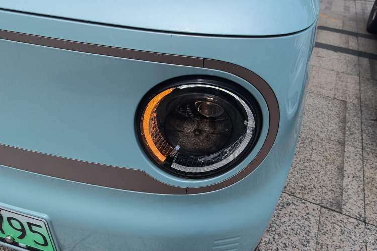 Used Geely Galaxy Panda 2023 Panda Mini 200km Endurance Bear Left Front Headlight