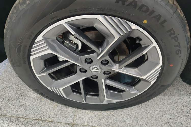 Used CHANGAN CS75 PLUS 2025 Model, 4th Generation 1.5T New Blue Whale Smart Excellence Version Right Rear Wheel Hub