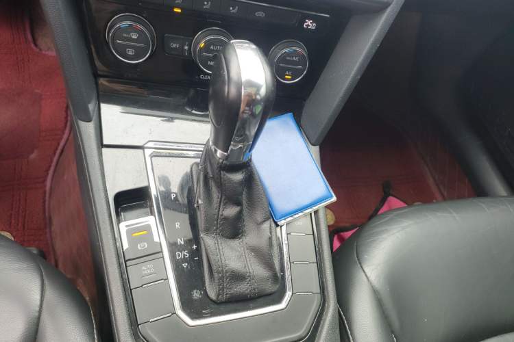 Used Volkswagen Lamando 2017 280TSI DSG Comfort Edition Gear Lever