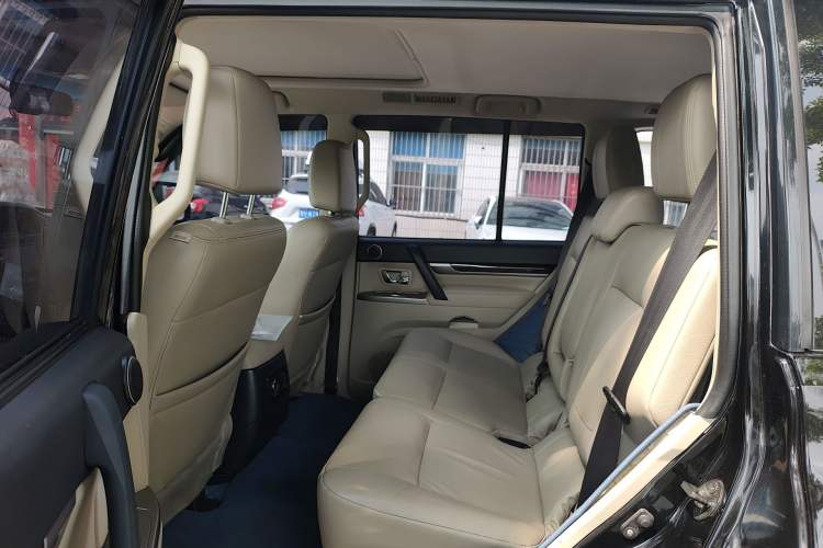 Used Mitsubishi Pajero 