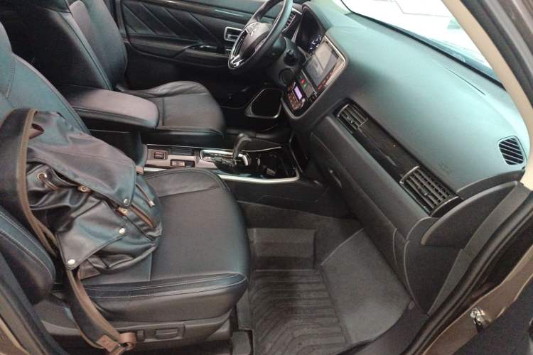 Used Mitsubishi Outlander 2019 2.0L Two-Wheel Drive Comfort Edition 5 Seats China V Standard
