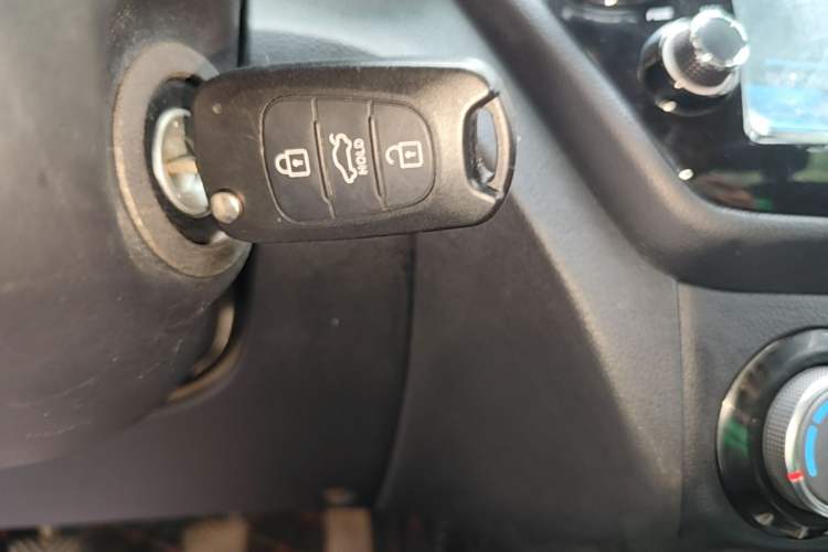 Used Kia K2 2015 Sedan 1.4L MT GLS
