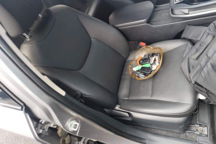 Used Toyota bZ3 2023 517 km Elite PRO Right Front Seat