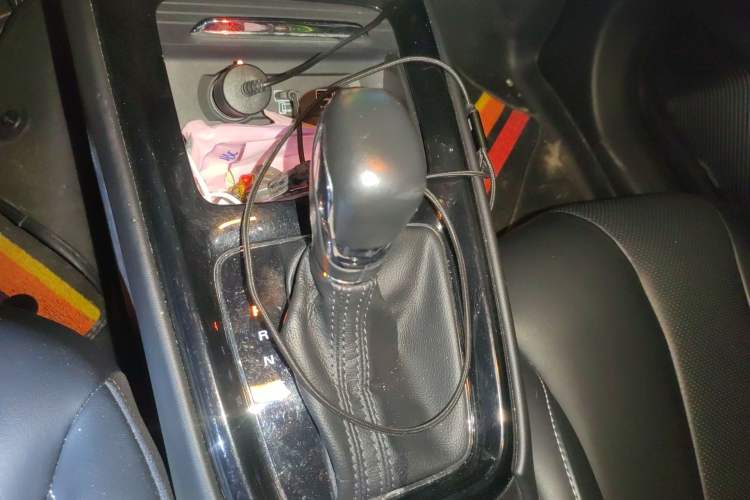 Used Roewe i5 2020 1.5L Automatic 4G Connect Luxury Flagship Edition Gear Lever