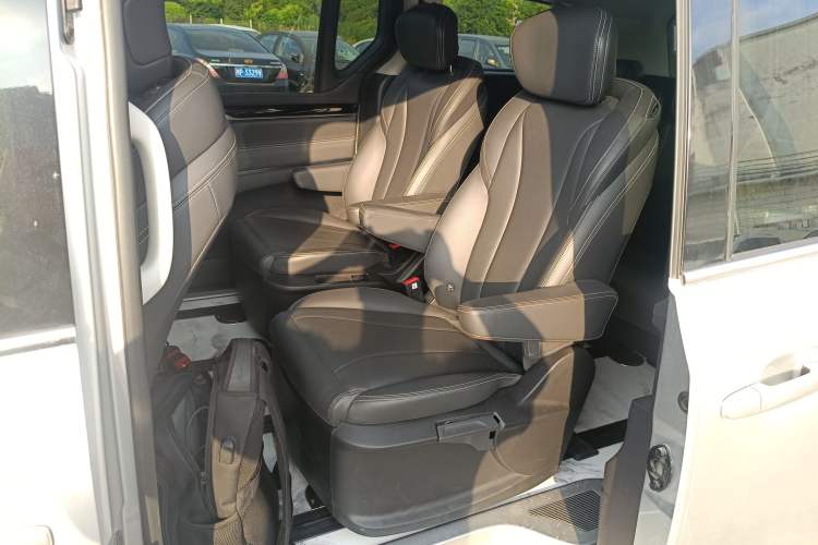 Used SAIC MAXUS G20 2023 Facelifted PLUS 2.0T Gasoline Automatic Luxury Edition
