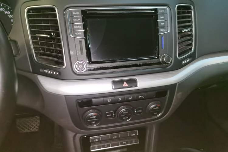 Used Volkswagen Sharan 2018 Revised Version 380TSI Comfort Edition 7-Seater Audio And AC Panel