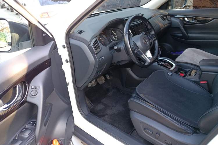 Used Nissan X-Trail 2019 2.0L CVT Smart Connect Comfort Edition 2WD
