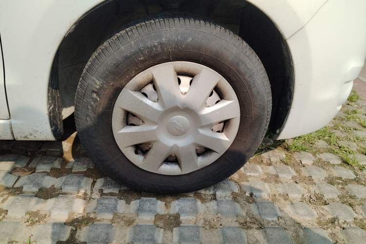 Used Chevrolet Sail 2013 Sedan 1.2L Manual Fashionable Happiness Edition Right Front Wheel Hub