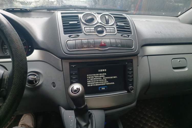 Used Mercedes-Benz Vito 2011 2.5L 7-seater executive version