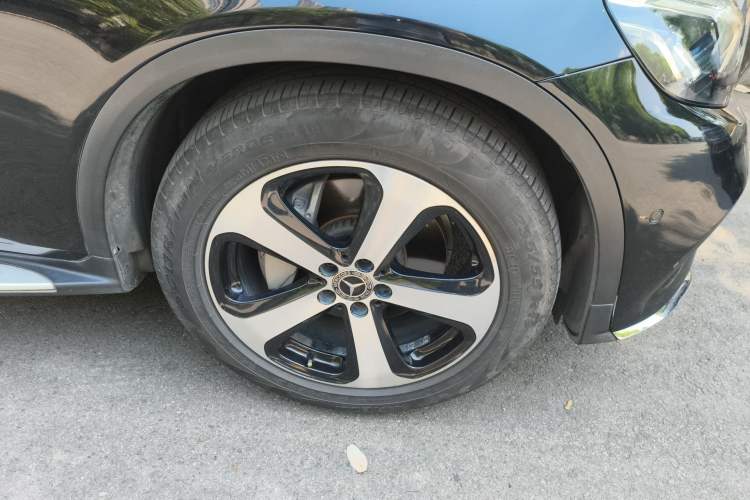 Used Mercedes-Benz GLC 2018 Facelift GLC 260 4MATIC Luxury Edition
