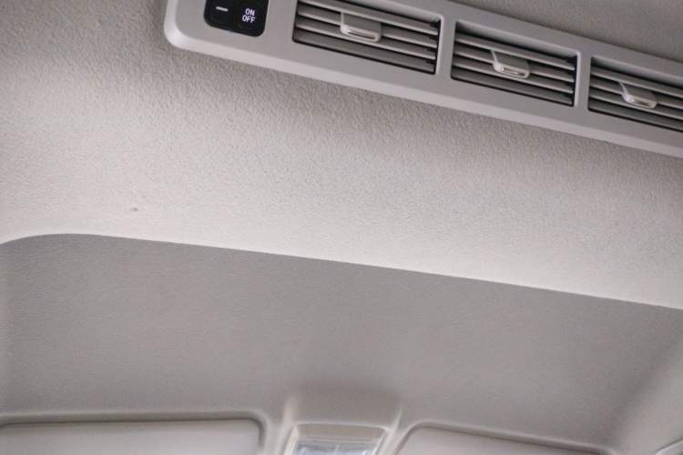 Used Jinbei Gold Hiace 2024 2.0L Travel Lion 9-Seater Central Air Conditioning