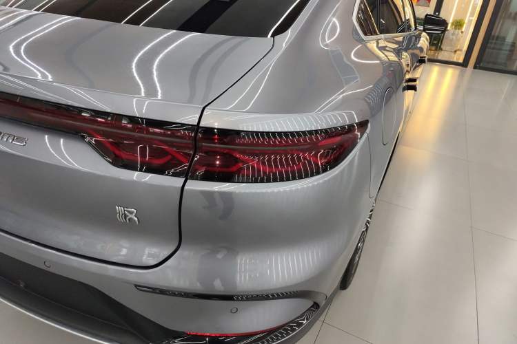 Used BYD Han 2024 EV Glory Edition 506KM Front-Wheel-Drive Premium Model Right Rear Taillight