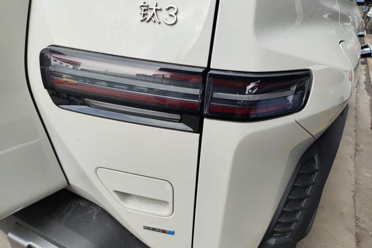 Used Formula Leopard Titanium 3 2025 501 km Range Rear-Wheel Drive Intelligent Driving Max Edition
