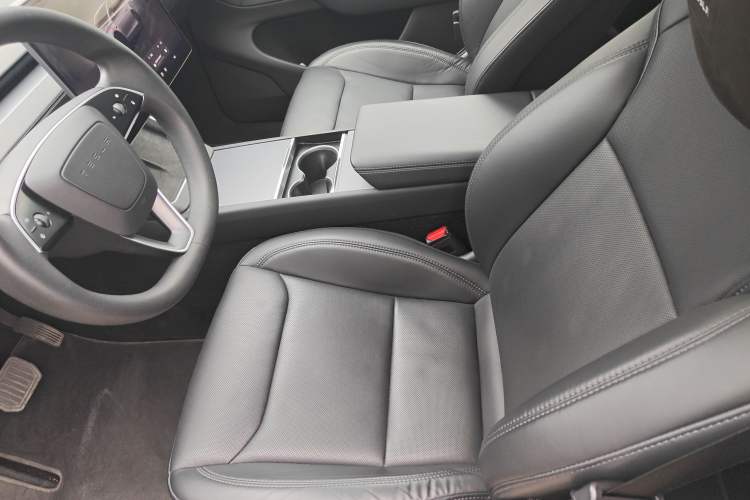 Used Tesla Model Y 2025 Long-Range All-Wheel-Drive Version Left Front Seat