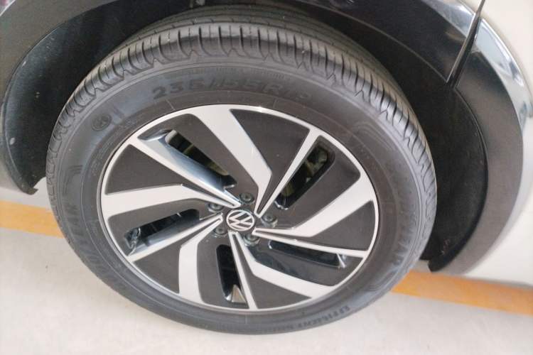 Used Volkswagen Viloran 2020 330TSI Luxury Edition Exterior 5