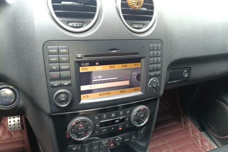 Used Mercedes-Benz M-Class AMG 2011 AMG ML 63 Audio And AC Panel