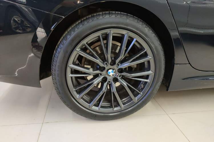 Used BMW 3 Series 2024 325i M Sport Night Edition Package Right Rear Wheel Hub