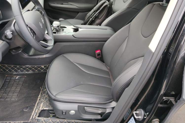 Used Hongqi E-QM5 2023 Base Travel Edition
