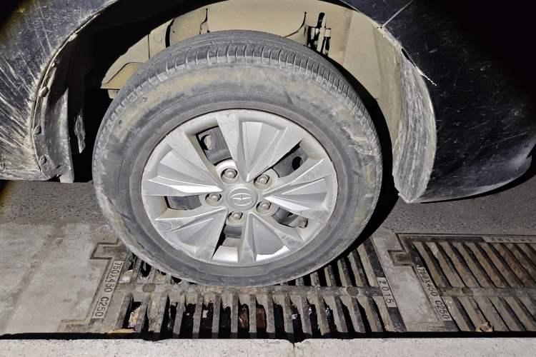 Used JAC Refine M3 2016 IKEA Edition 1.6L Luxury Model