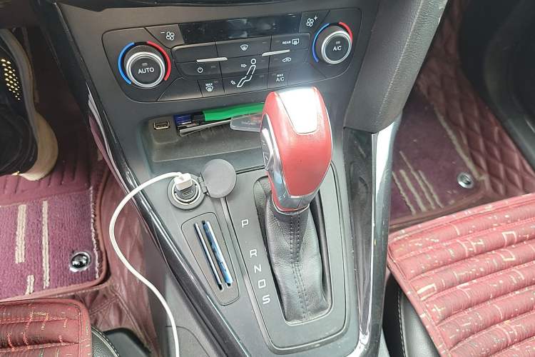 Used Ford Focus 2017 Hatchback 1.6L Automatic Fashion Edition Smart Drive Version Gear Lever