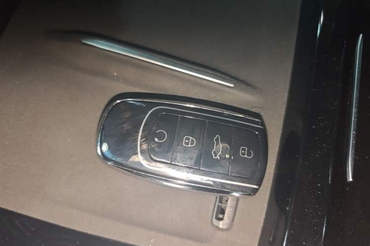 Used Chery Tiggo 9 2025 2.0T Dual-Clutch Two-Wheel Drive Luxury Edition 5 Seats