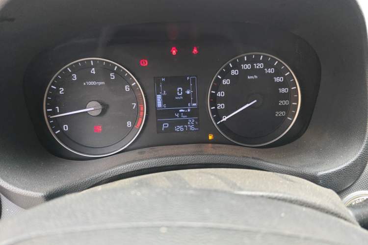 Used Hyundai ix25 2015 1.6L Automatic Two-Wheel-Drive Deluxe DLX Model Odometer Close Up