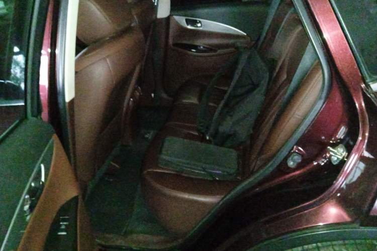 Used Infiniti QX50 2013 2.5L Two-Wheel-Drive Elegant Edition Left Rear Seat