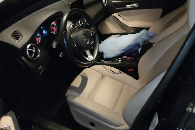 Used Mercedes-Benz GLA 2016 GLA 220 4MATIC Fashion Edition Left Front Seat