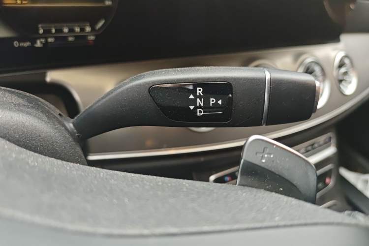 Used Mercedes-Benz E-Class 2018 E 200 4MATIC Coupe Gear Lever