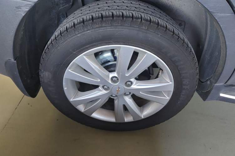 Used Chevrolet Captiva 2015 2.4L 4x4 Flagship Edition 7-Seater